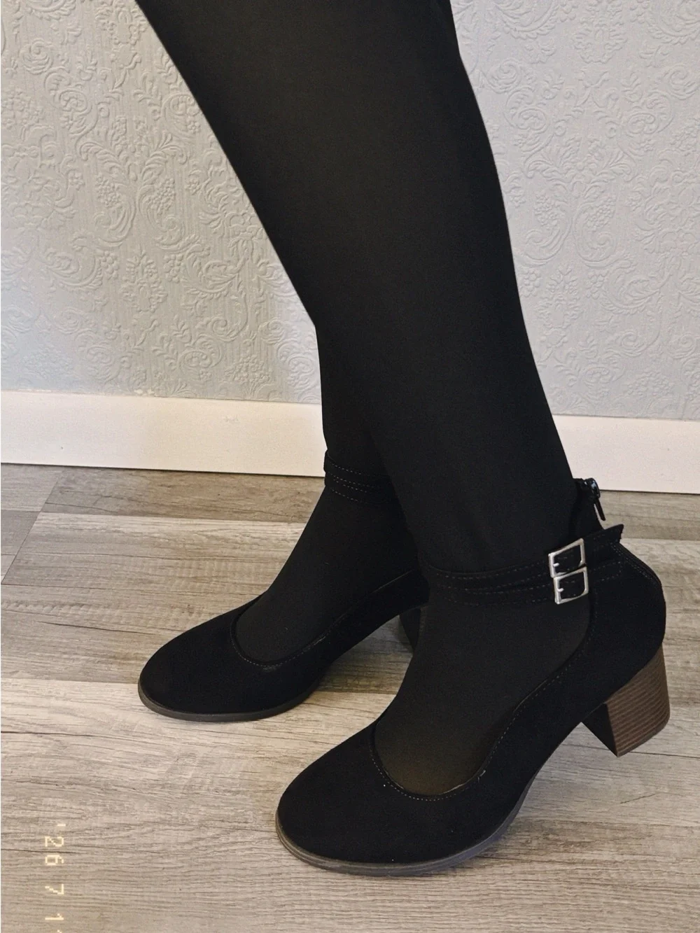 N/A elegant black